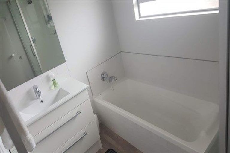 Photo of property in 1 Mangorei Road, Merrilands, New Plymouth, 4312