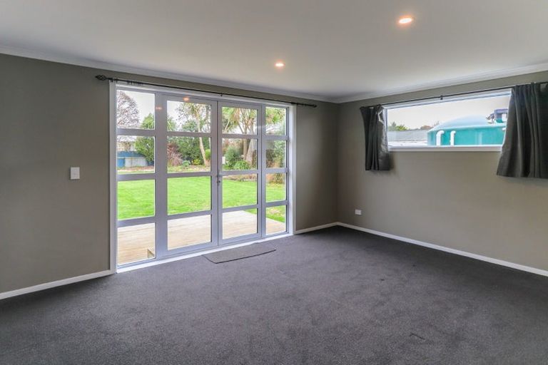 Photo of property in 30 Kilmarnock Street, Wallacetown, 9816