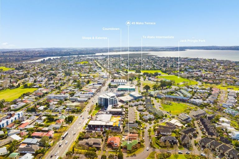 Photo of property in 8 Vinograd Drive, Te Atatu Peninsula, Auckland, 0610