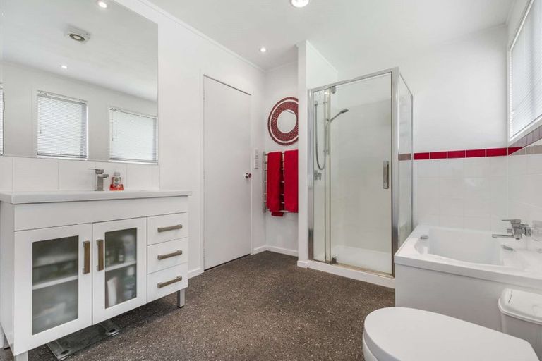 Photo of property in 29a Pisces Road, Glen Eden, Auckland, 0602