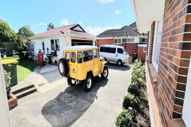 Photo of property in 502 Don Buck Road, Massey, Auckland, 0614