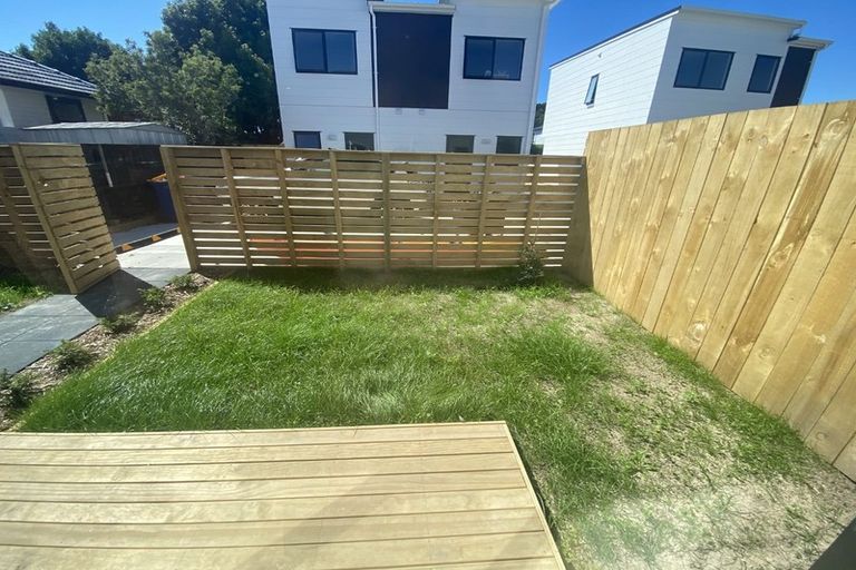 Photo of property in 4f Roby Street, Te Atatu Peninsula, Auckland, 0610