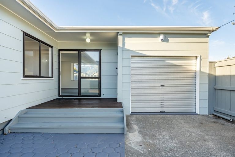 Photo of property in 2/1006 High Street, Avalon, Lower Hutt, 5011