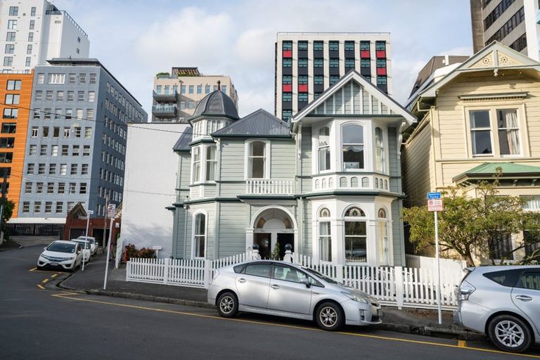 Photo of property in 18 Portland Crescent, Thorndon, Wellington, 6011