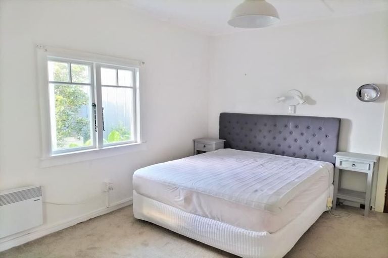 Photo of property in 281 Queens Drive, Lyall Bay, Wellington, 6022