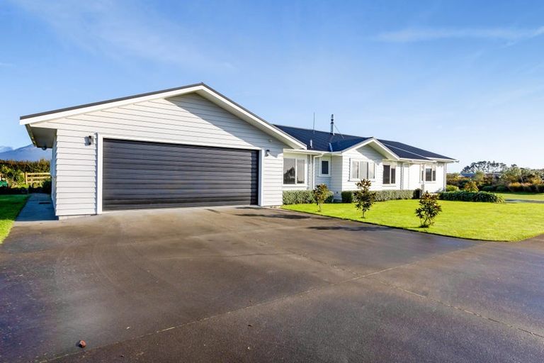 Photo of property in 159 Opunake Road, Stratford, 4391