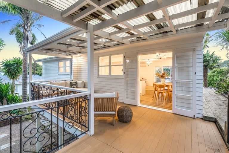 Photo of property in 42 Lauderdale Road, Birkdale, Auckland, 0626