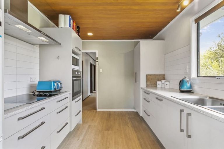Photo of property in 18 Abbeygate Street, Birkdale, Auckland, 0626