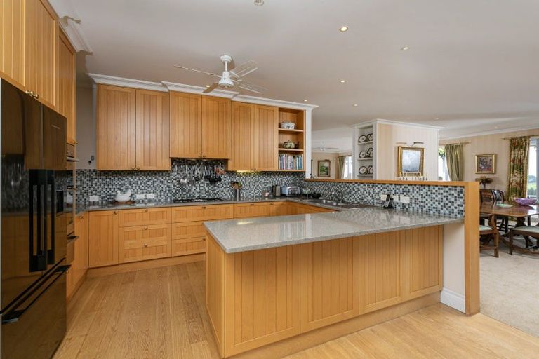 Photo of property in 38 Kaipara View Road, Helensville, 0875