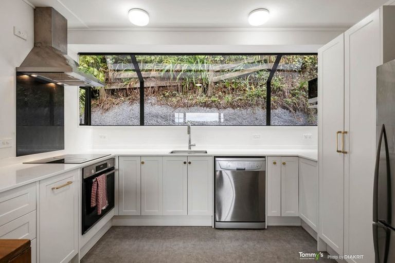 Photo of property in 17 David Crescent, Karori, Wellington, 6012