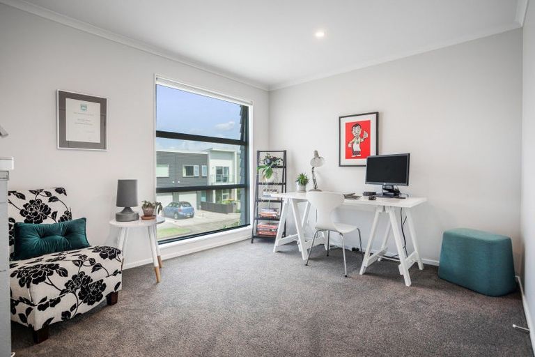 Photo of property in 16 Sacred Kingfisher Road, Hobsonville, Auckland, 0616