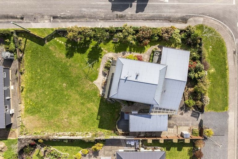 Photo of property in 11 Greenhithe Street, Waihola, Milton, 9073