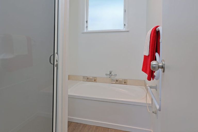 Photo of property in 39 Fitzwater Place, Henderson, Auckland, 0612