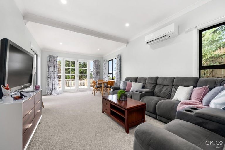 Photo of property in 24 Miromiro Road, Normandale, Lower Hutt, 5010