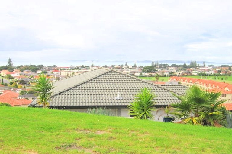 Photo of property in 18 Orewa Heights Crescent, Orewa, 0931
