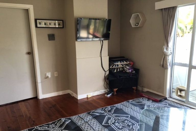 Photo of property in 16 Nandana Drive, Glen Eden, Auckland, 0602