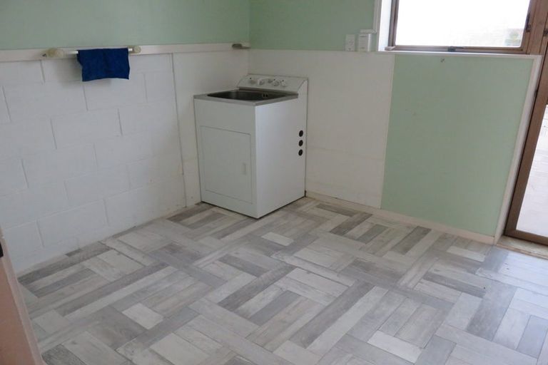 Photo of property in 1b Cairngorm Place, Highland Park, Auckland, 2010