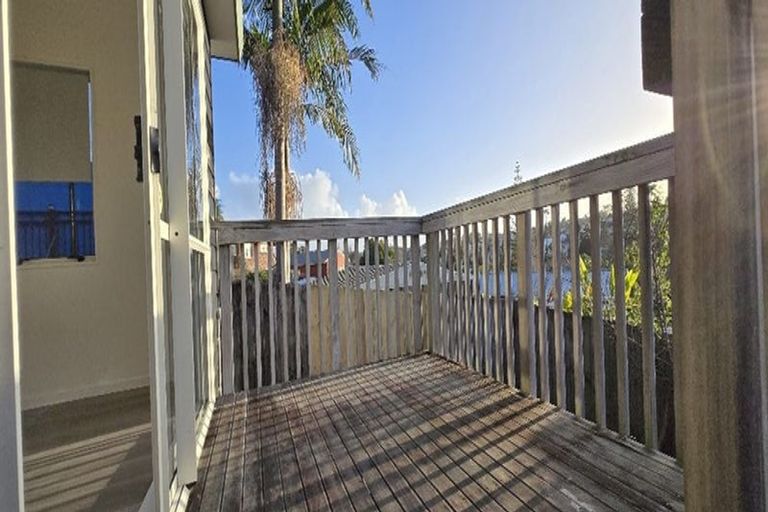 Photo of property in 2/24 Wylie Avenue, Sunnynook, Auckland, 0620