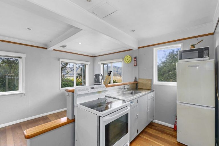 Photo of property in 2 Gurney Road, Kelson, Lower Hutt, 5010