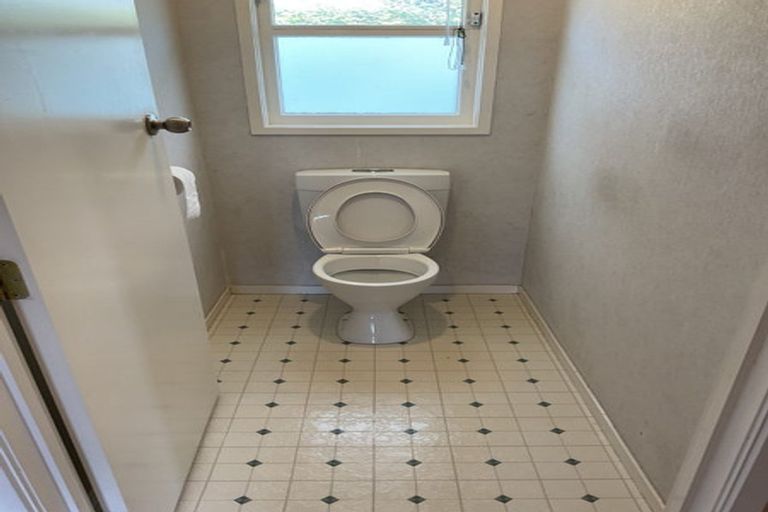 Photo of property in 64 Taikata Road, Te Atatu Peninsula, Auckland, 0610