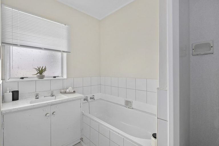 Photo of property in 2/37 Merton Street, Trentham, Upper Hutt, 5018