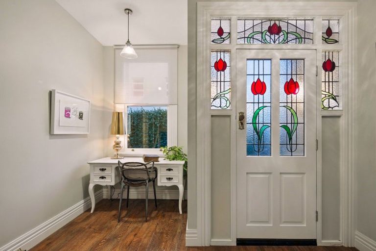 Photo of property in 15 Selwyn Terrace, Thorndon, Wellington, 6011