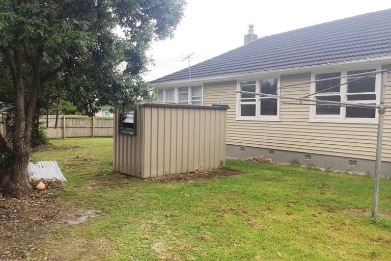 Photo of property in 23 Hill Crescent, New Lynn, Auckland, 0600