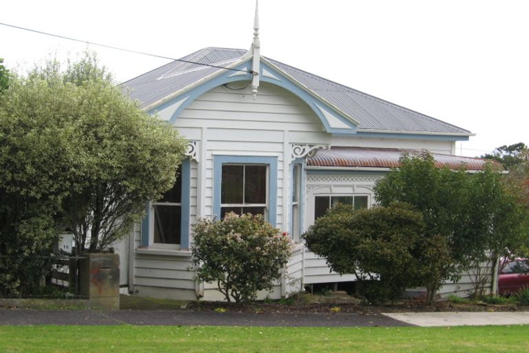 Photo of property in 16 Porter Crescent, Helensville, 0800