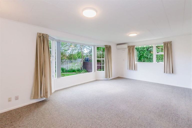 Photo of property in 9 Lesley Grove, Waikanae, 5036