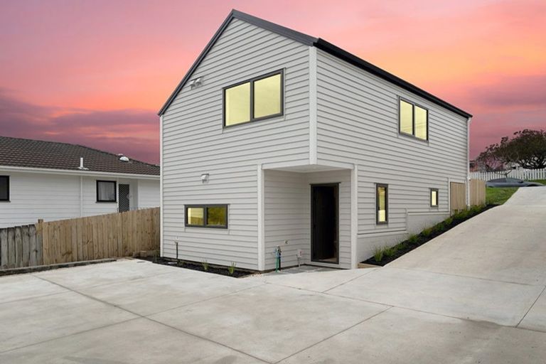 Photo of property in 28a Moire Road, Massey, Auckland, 0614