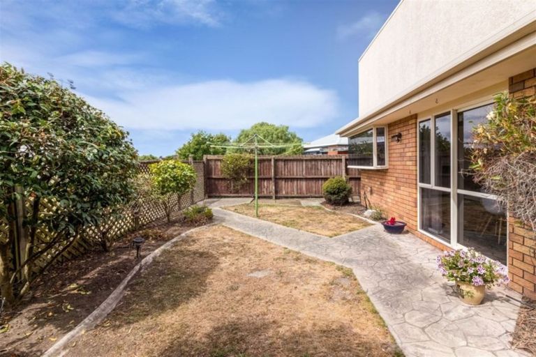 Photo of property in 15a Fieldmoor Place, Parklands, Christchurch, 8083