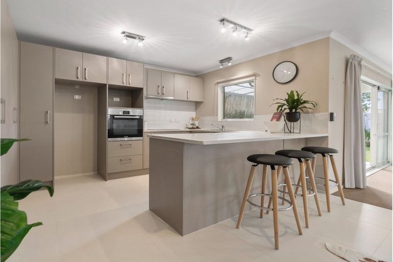 Photo of property in 13a Poto Street, Te Atatu South, Auckland, 0610