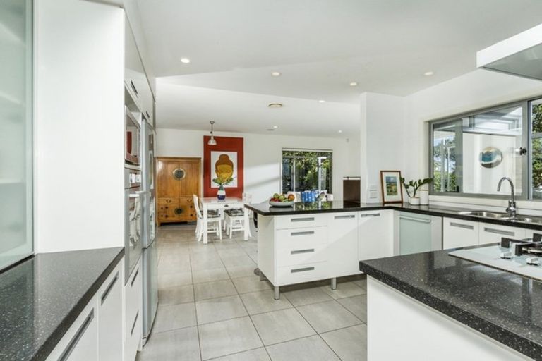 Photo of property in 13 Kittiwake Drive, Schnapper Rock, Auckland, 0632