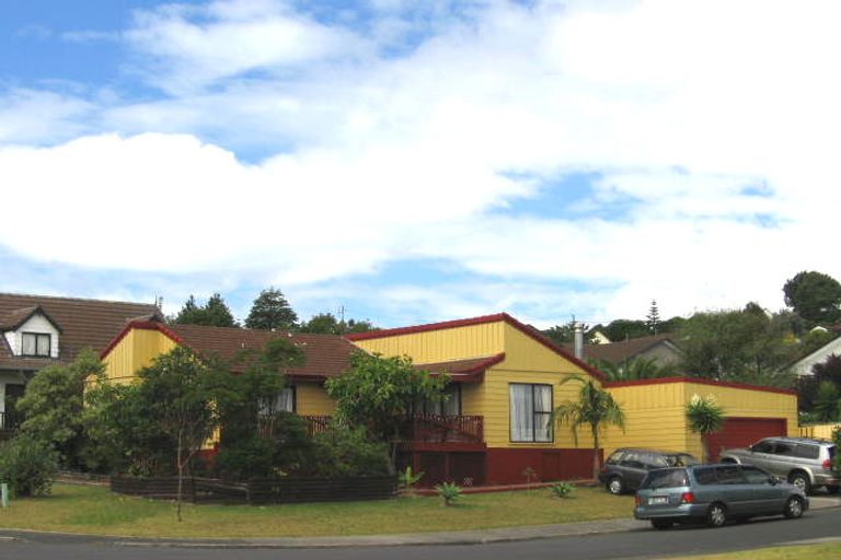 Photo of property in 2 Sabana Place, Unsworth Heights, Auckland, 0632