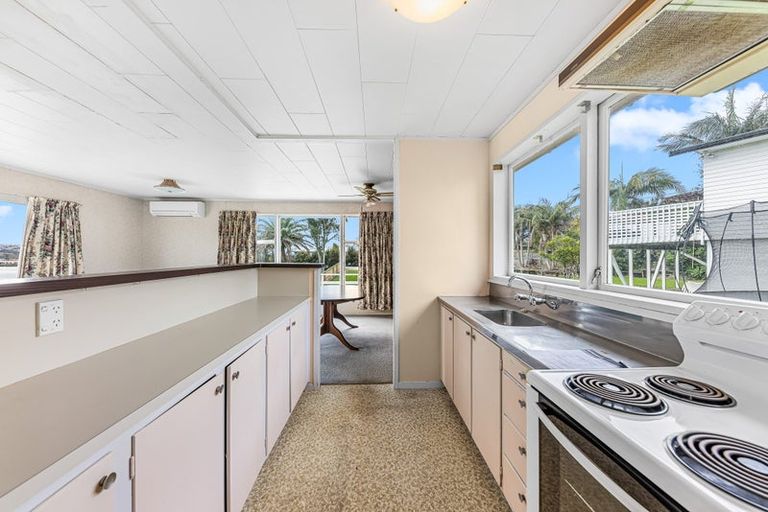 Photo of property in 47 Moffat Road, Red Beach, 0932