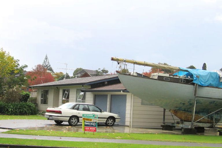 Photo of property in 54 Kurnell Drive, Botany Downs, Auckland, 2010