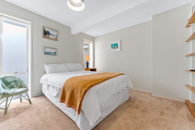 Photo of property in 22 Tiri Road, Milford, Auckland, 0620