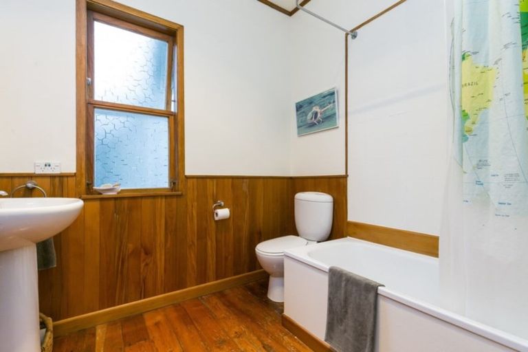 Photo of property in 71 Severn Street, Island Bay, Wellington, 6023