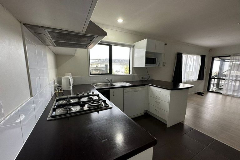 Photo of property in 124a Golf Road, New Lynn, Auckland, 0600