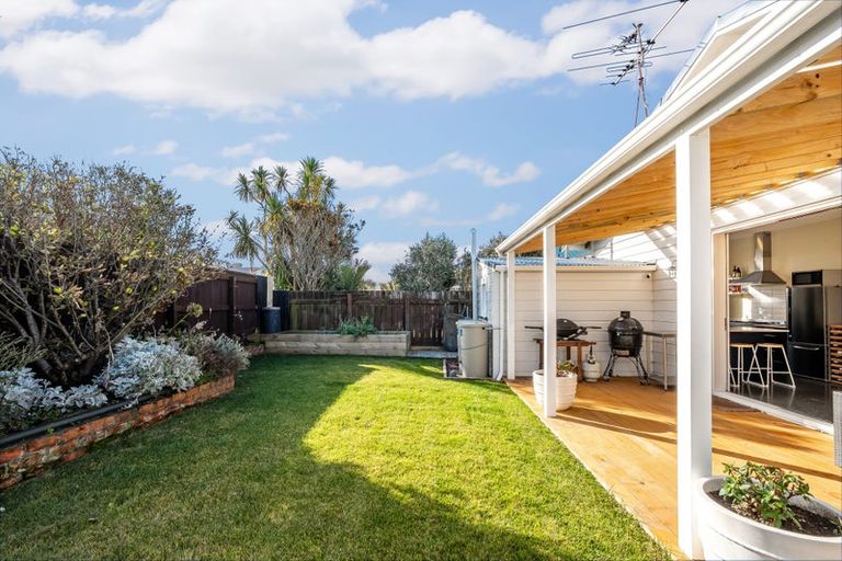 Photo of property in 134 Onepu Road, Lyall Bay, Wellington, 6022