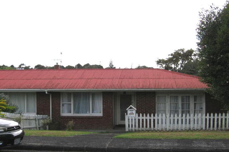 Photo of property in 1c Barron Drive, Green Bay, Auckland, 0604