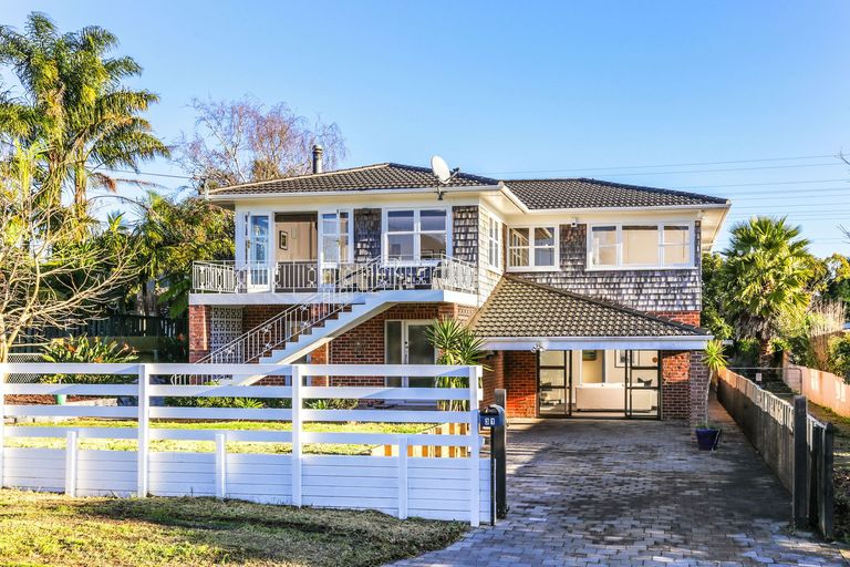 Photo of property in 31 Royal View Road, Te Atatu South, Auckland, 0610