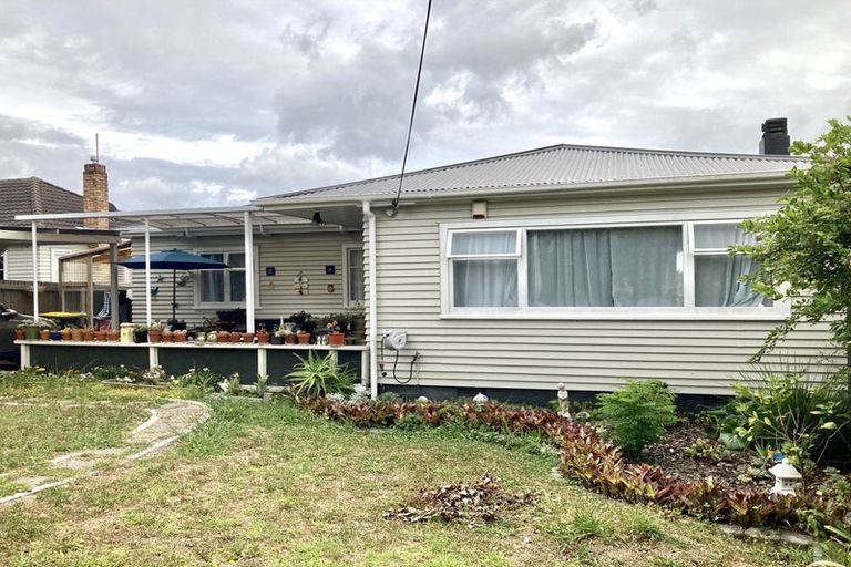 Photo of property in 1/65 Golf Road, New Lynn, Auckland, 0600