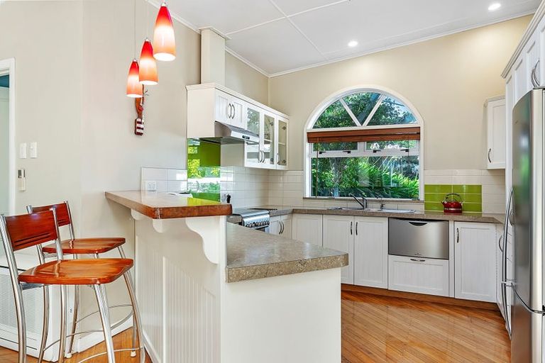 Photo of property in 19 Milton Terrace, Picton, 7220