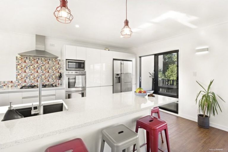 Photo of property in 5 Inverell Way, Seatoun, Wellington, 6022