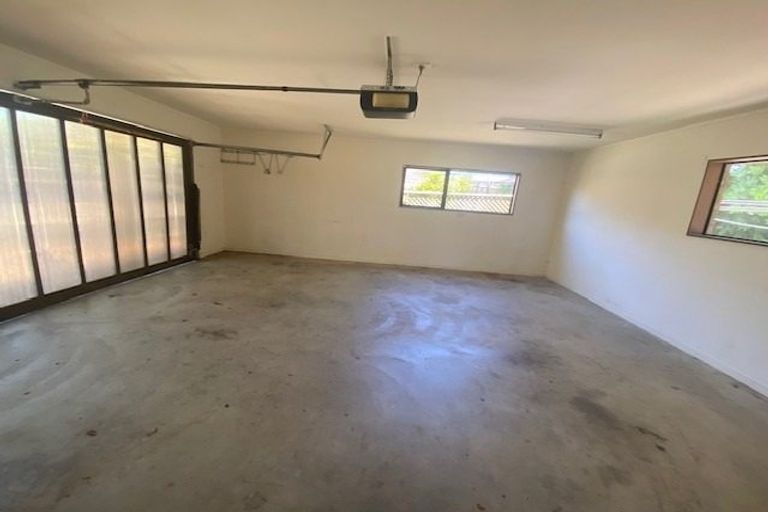 Photo of property in 3 Aintree Grove, Churton Park, Wellington, 6037