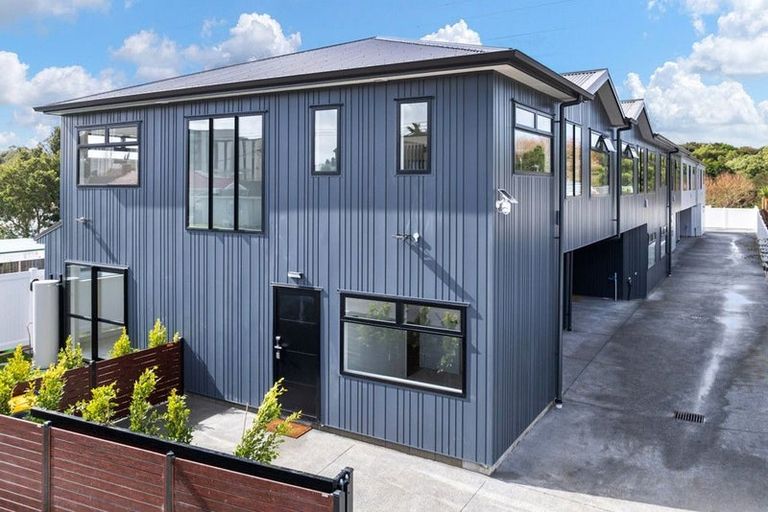 Photo of property in 70 Portage Road, New Lynn, Auckland, 0600