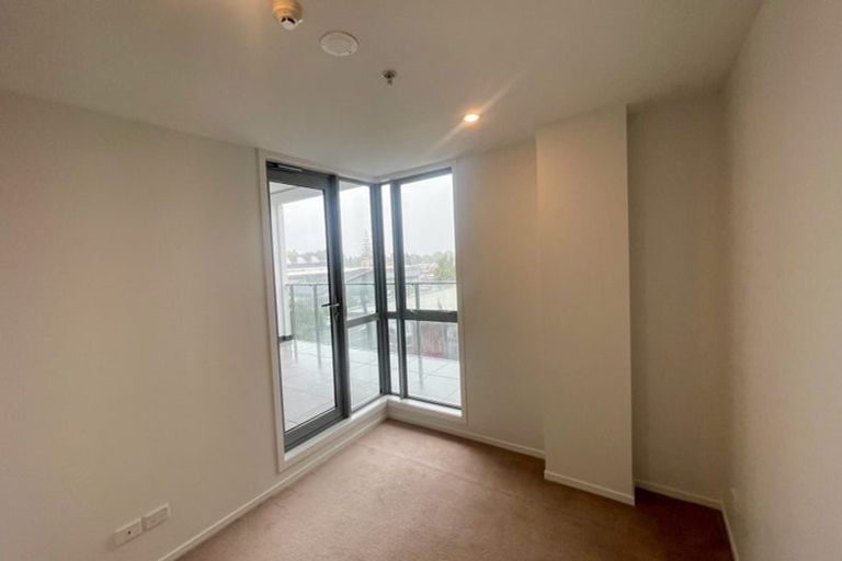 Photo of property in Bella Vista, 2f/84 Gunner Drive, Te Atatu Peninsula, Auckland, 0610