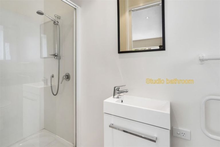 Photo of property in 39 Glenesk Road, Piha, New Lynn, 0772