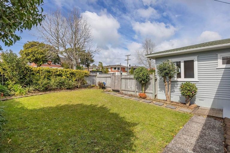 Photo of property in 1/46 College Road, Northcote, Auckland, 0627